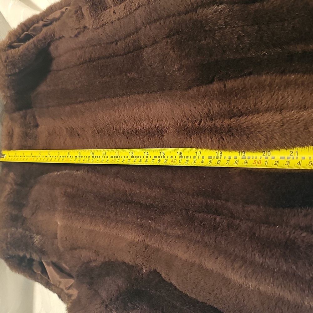 Chico's Faux Fur Vest Size 0 (MED) Very Good Condition. No Signs Of Wear. - Picture 9 of 12